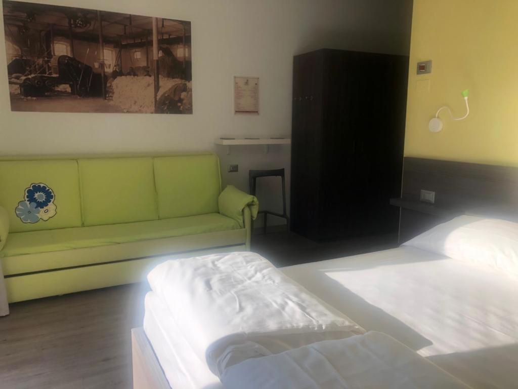 Antica Campione Rooms & Hostel كامبيوني ديل غاردا المظهر الخارجي الصورة