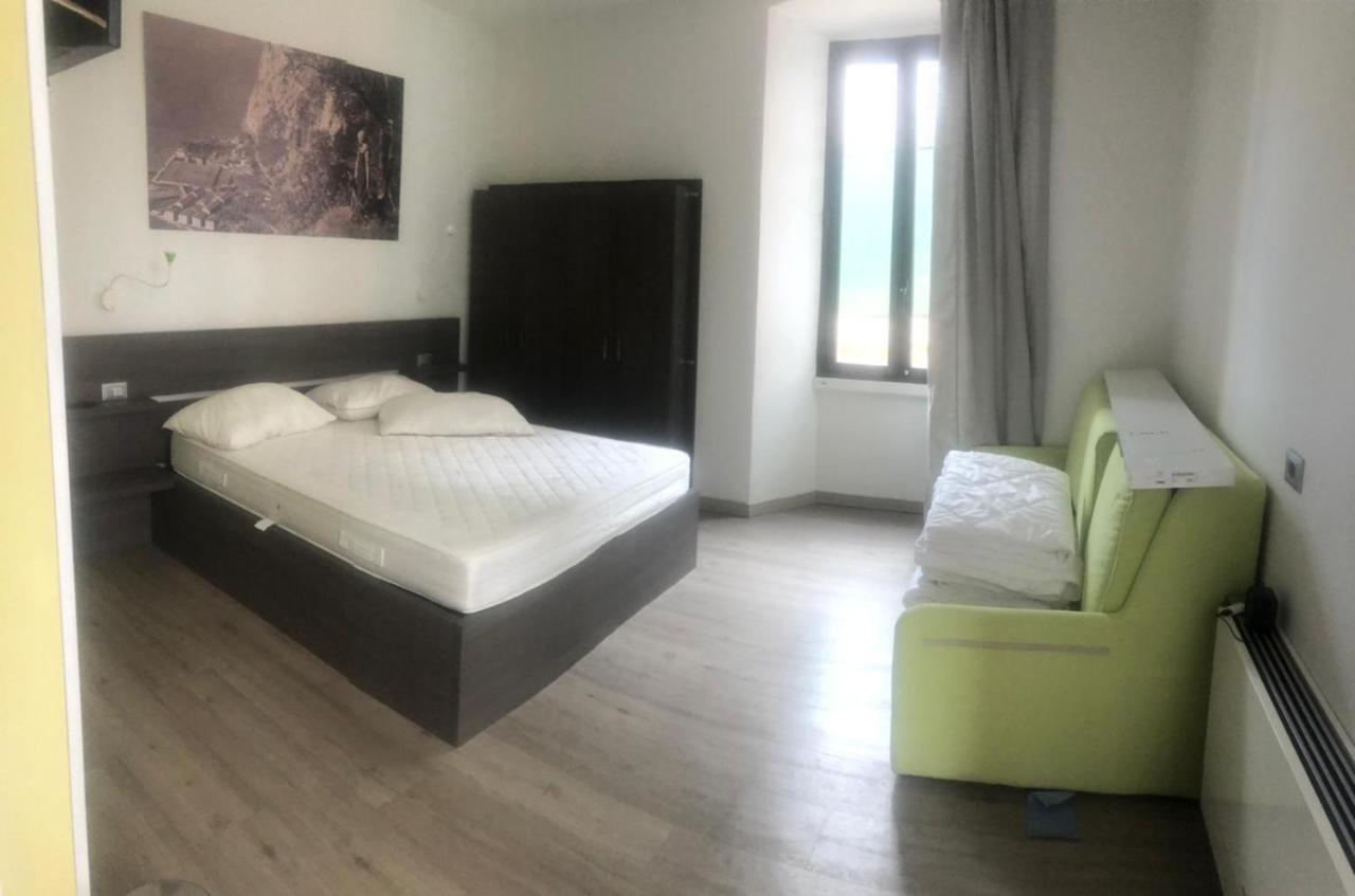 Antica Campione Rooms & Hostel كامبيوني ديل غاردا المظهر الخارجي الصورة