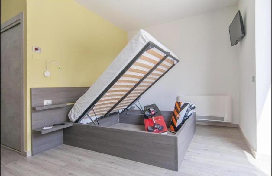 Antica Campione Rooms & Hostel كامبيوني ديل غاردا المظهر الخارجي الصورة